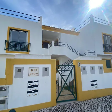 Apartment 1-bed - Sleeps 4 - Free Parking & Balcony Albufeira