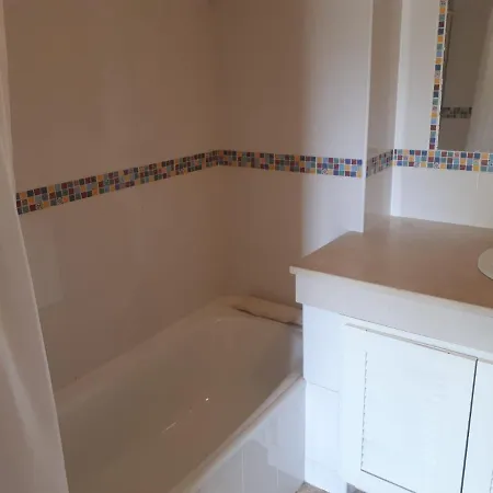 Daire 1-bed - Sleeps 4 - Free Parking & Balcony