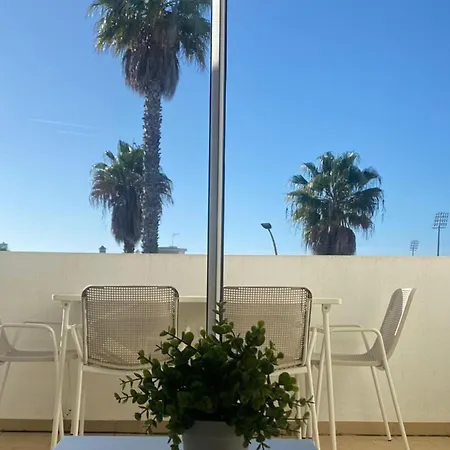 1-bed - Sleeps 4 - Free Parking & Balcony