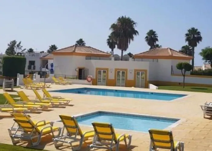 1-bed - Sleeps 4 - Free Parking & Balcony * Albufeira
