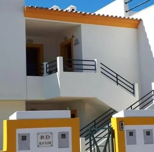 1-bed - Sleeps 4 - Free Parking & Balcony