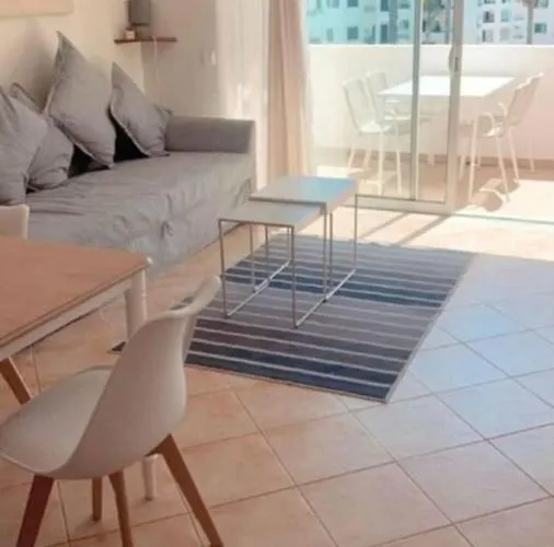 1-bed - Sleeps 4 - Free Parking & Balcony Albufeira