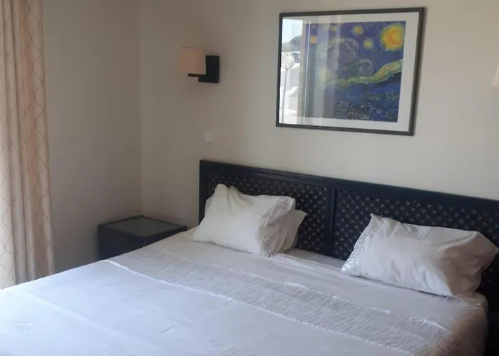 Apartment 1-bed - Sleeps 4 - Free Parking & Balcony Albufeira