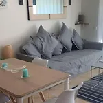 1-bed - Sleeps 4 - Free Parking & Balcony Апартаменты *
