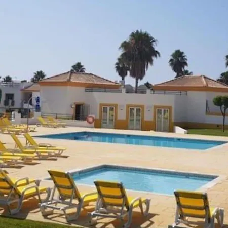 1-bed - Sleeps 4 - Free Parking & Balcony * Албуфейра