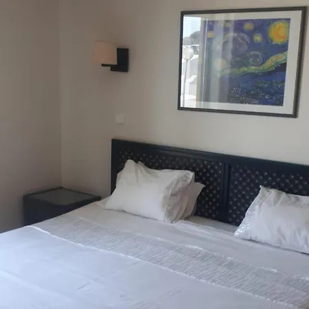 Апартаменты 1-bed - Sleeps 4 - Free Parking & Balcony Албуфейра