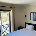Apartment 1-bed - Sleeps 4 - Free Parking & Balcony *